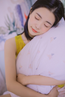 初中女生尿裤子